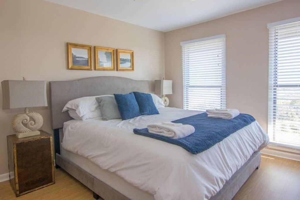 Pelican Point Unobstructed Beach Views Beach Access Out Back Door! Harbor Island エクステリア 写真